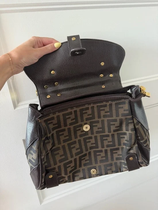 Authentic Vintage Fendi Brown Zucca Canvas and Leather Shoulder Bag - Picture 7 of 11